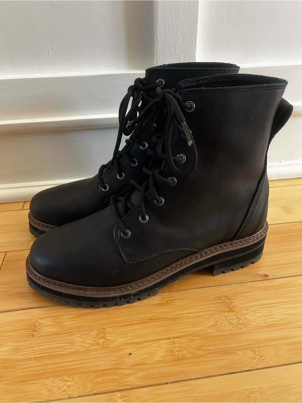 LL Bean Camden Hills Women's Black Lace-Up Leather Boots 9.5